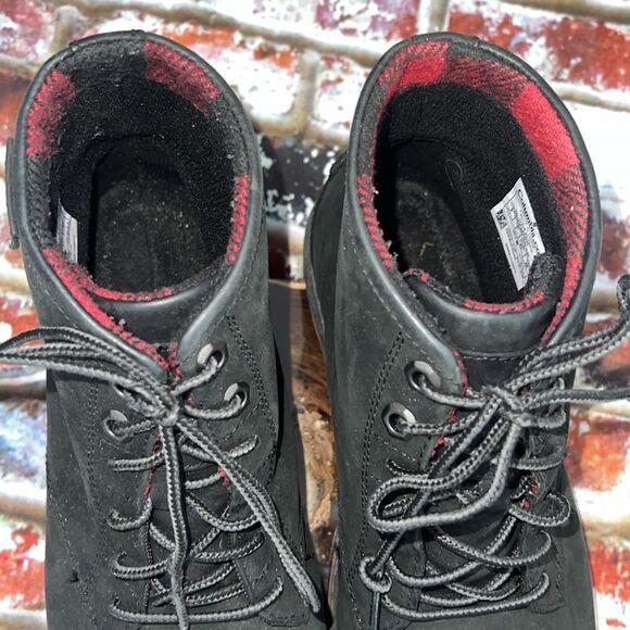 Columbia black boots with red plaid trim - Picture 4 of 7